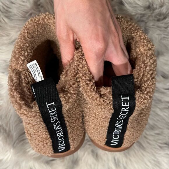 Victoria’s Secret Fleece Slippers Bootie - Picture 7 of 10